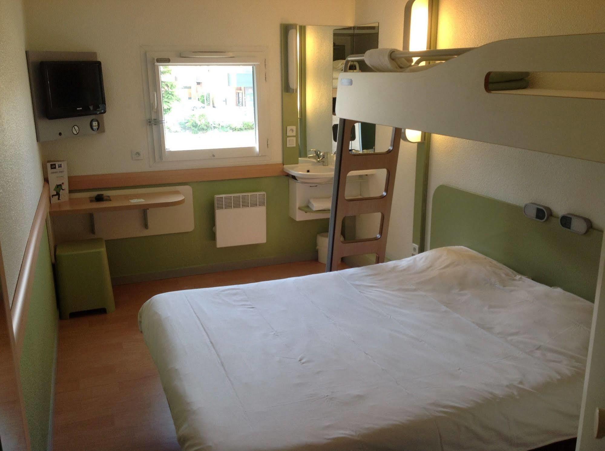 Ibis Budget Orgeval Bagian luar foto