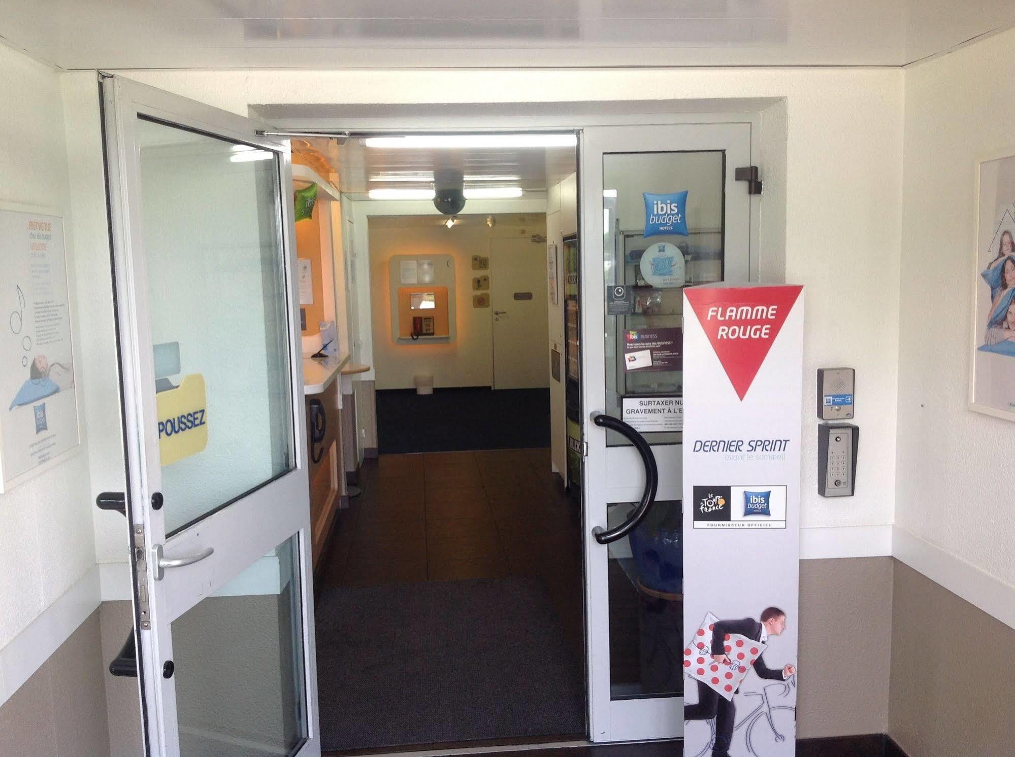 Ibis Budget Orgeval Bagian luar foto