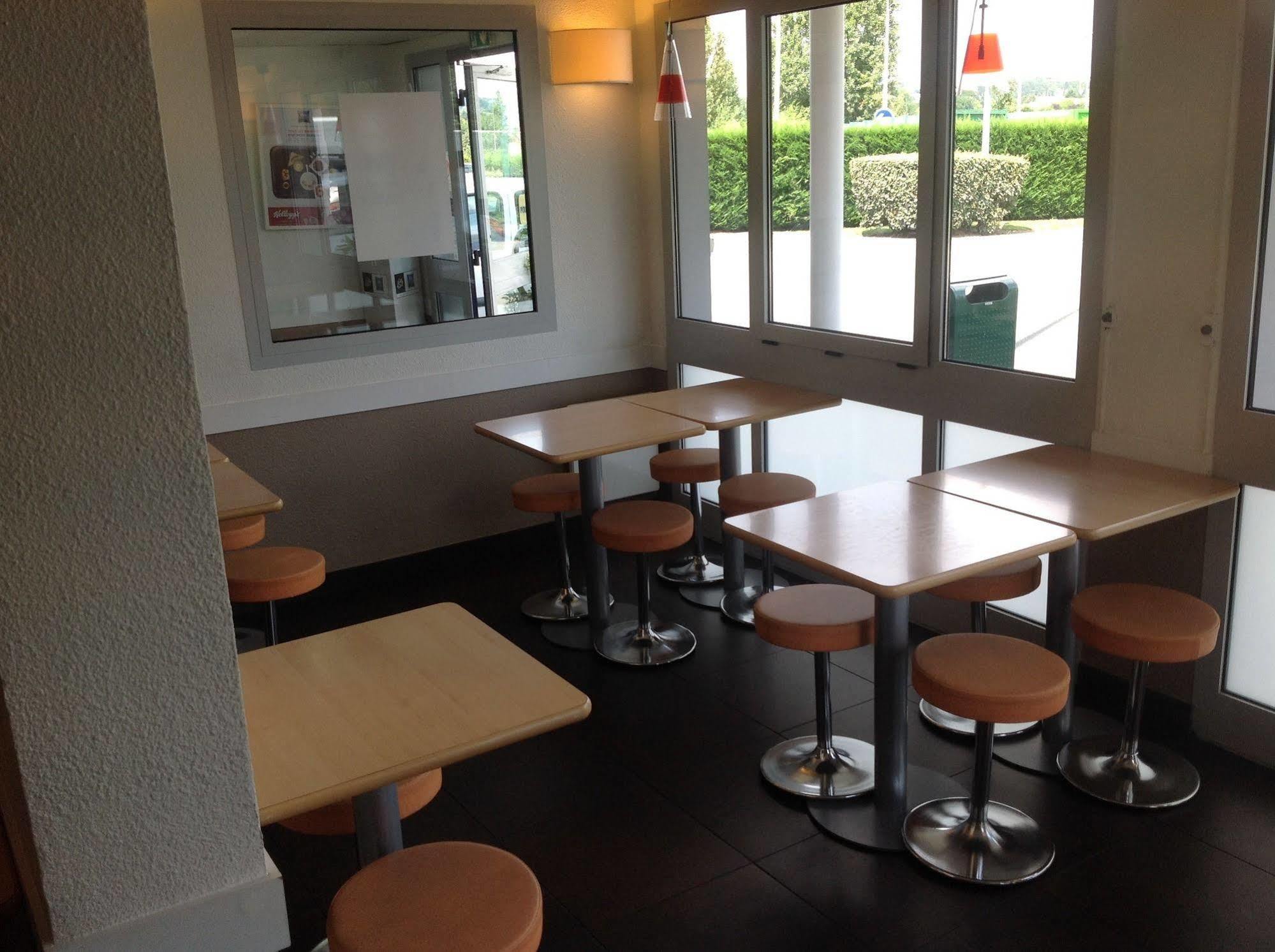 Ibis Budget Orgeval Bagian luar foto