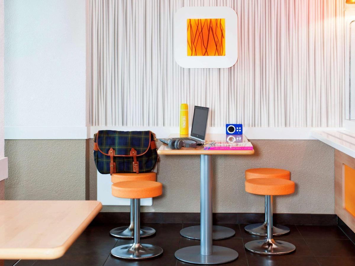 Ibis Budget Orgeval Bagian luar foto